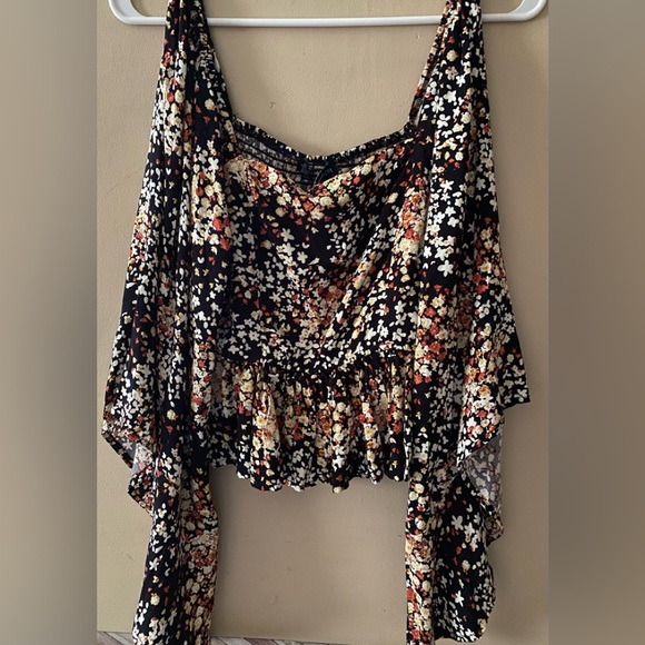 Women’s Shop Neighbor Los Angeles  Rose & Remington Boho Floral Print Top - Picture 2 of 10